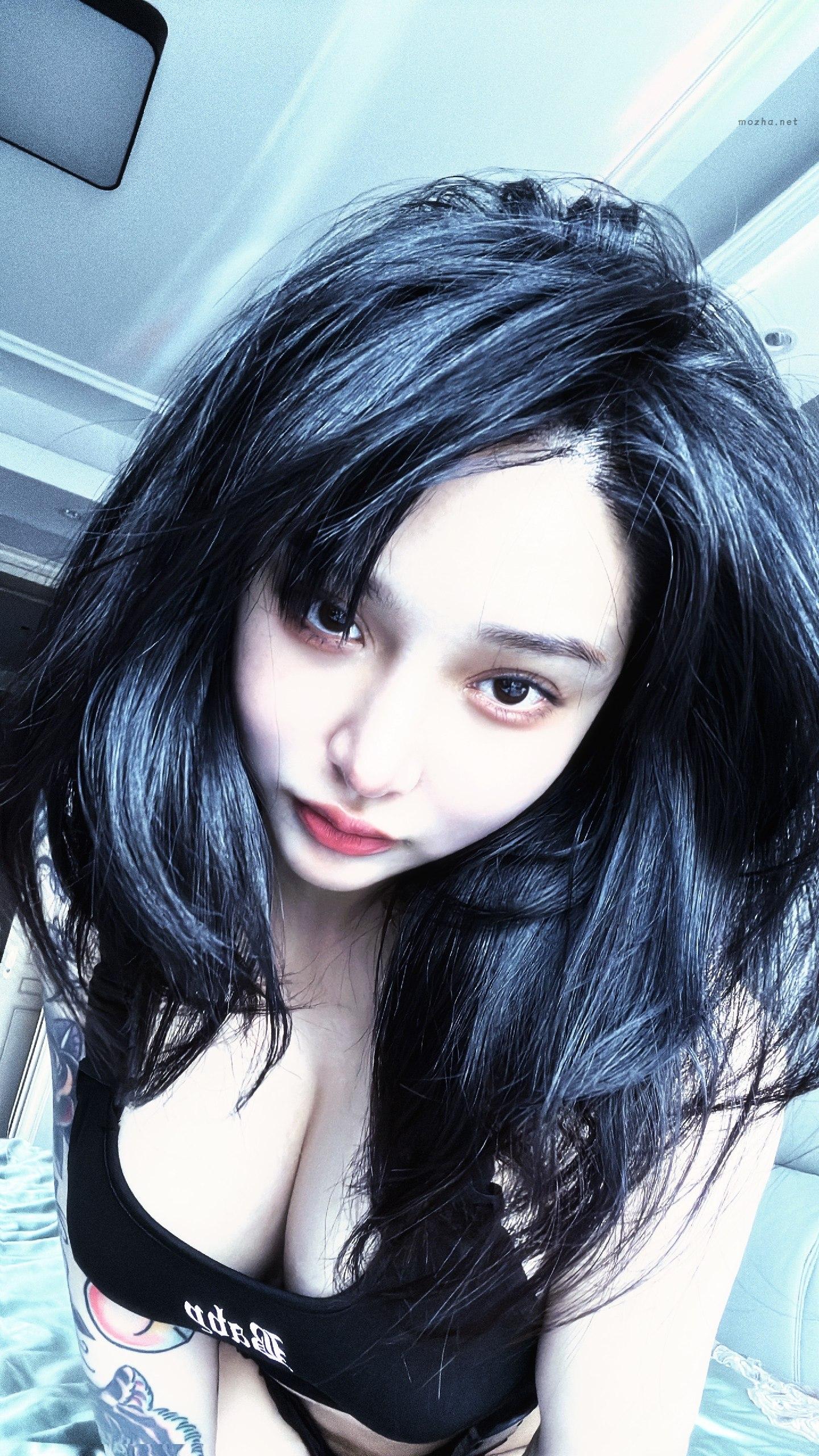 宋昱欣 – 黑色连体勒裆【16P】